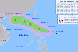 Vị trí và hướng di chuyển của bão Toraji gần Biển Đông. (Nguồn: nchmf.gov.vn)