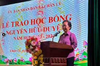 GS, TS Nguyễn Thị Doan, nguyên Phó Chủ tịch nước, Chủ tịch Hội Khuyến học Việt Nam phát biểu tại chương trình.