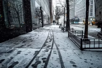 Tuyết rơi liên tục suốt nhiều giờ tại New York. (Nguồn: ABC News)