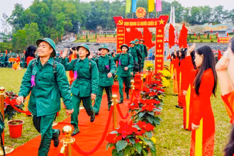 Các tân binh hăng hái lên đường làm nghĩa vụ bảo vệ Tổ quốc. (Ảnh: Cổng thông tin điện tử Hải Phòng)