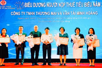 Các doanh nghiệp tiêu biểu được biểu dương và Tổng cục Thuế khen thưởng.
