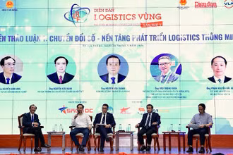 Phiên thảo luận tại diễn đàn Logistics “Chuyển đổi số - Động lực thúc đẩy tăng trưởng vùng đồng bằng sông Hồng-Hải Phòng 2024”.