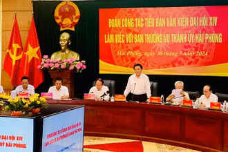 Đồng chí Nguyễn Xuân Thắng phát biểu tại buổi làm việc với Ban Thường vụ Thành ủy Hải Phòng.