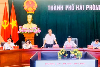 Phó Bí thư Thường trực Thành ủy Hải Phòng Đỗ Mạnh Hiến phát biểu tại cuộc làm việc.