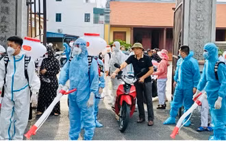 Huyện An Dương, thành phố Hải Phòng ra quân phun thuốc diệt muỗi phòng chống sốt xuất huyết Dengue. (Ảnh: CTV)