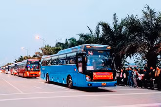 Các chuyến xe miễn phí xuất phát đưa công nhân, lao động về quê sum vầy cùng gia đình.