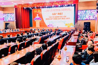 Quang cảnh cuộc gặp mặt của Thành ủy, Hội đồng nhân dân, Ủy ban nhân dân, Ủy ban Mặt trận Tổ quốc Việt Nam thành phố Hải Phòng với các cơ quan báo chí.