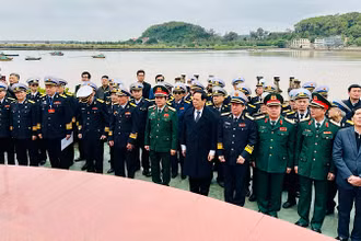 Dâng hương tri ân các Anh hùng liệt sĩ Đoàn tàu không số.