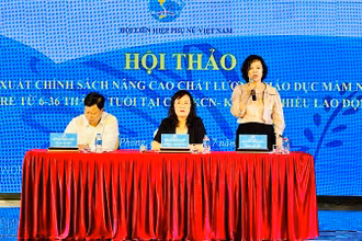 Đại diện Trung ương Hội Liên hiệp Phụ nữ Việt Nam, Hội Phụ nữ Hải Phòng và Ban Quản lý Khu Kinh tế Hải Phòng chủ trì Hội thảo.