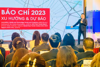 Tổng Biên tập Báo Nhân Dân Lê Quốc Minh thuyết trình về "Những xu hướng và dự báo về báo chí 2023".