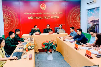 Lãnh đạo Bộ chỉ huy Bộ đội Biên phòng Hải Phòng đối thoại trực tuyến trên Cổng thông tin điện tử Hải Phòng.