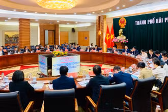 Quang cảnh cuộc gặp gỡ, trao đổi giữa thành phố Hải Phòng với huyện Hà Khẩu, Khu thí điểm thương mại tự do tỉnh Vân Nam (Trung Quốc).