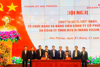 Ký kết chuyển giao và tiếp nhận 2 tổ chức đảng và đảng viên từ Thành ủy Hải Phòng về Đảng ủy Khối Doanh nghiệp Trung ương.