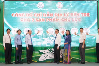 Đại diện tỉnh Bến Tre và Bộ Khoa học và Công nghệ công bố chỉ dẫn địa lý cho 7 sản phẩm chủ lực của tỉnh Bến Tre.