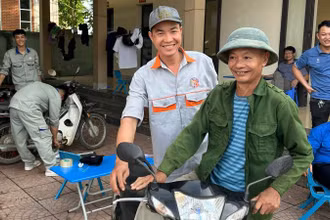 Thầy trò Trường cao đẳng Công nghiệp Huế đang mang lại niềm vui cho người dân Phú Thọ.