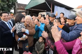 Tổng Bí thư Nguyễn Phú Trọng với nhân dân xã Tây An, huyện Tiền Hải, Thái Bình.