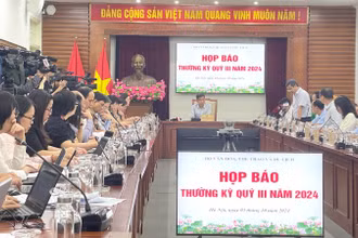 Toàn cảnh cuộc họp báo.