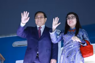 Thủ tướng Phạm Minh Chính và Phu nhân rời Hàn Quốc kết thúc chuyến thăm chính thức Hàn Quốc. Ảnh: Dương Giang/TTXVN.