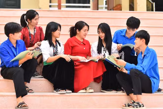 Nhà trường có nhiệm vụ giáo dục và đào tạo học sinh dân tộc nội trú hoàn thành chương trình giáo dục THPT; tạo nguồn nhân lực chất lượng cao cho các xã, huyện, thị xã, thành phố của tỉnh Điện Biên và vùng Tây Bắc; tạo nguồn cán bộ là người dân tộc thiểu số cho tỉnh Điện Biên.