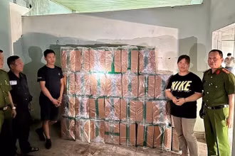 Đối tượng Hoàng Thị Thủy và Đỗ Hữu Thiết cùng tang vật.