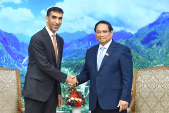 Thủ tướng Phạm Minh Chính và ông Thani bin Ahmed Al Zeyoudi, Quốc vụ khanh phụ trách ngoại thương của Bộ Kinh tế các Tiểu vương quốc Arab thống nhất (UAE). (Ảnh: TRẦN HẢI)