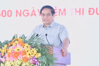 Thủ tướng Phạm Minh Chính phát biểu ý kiến tại Lễ phát động Đợt thi đua cao điểm. (Ảnh: THANH GIANG)