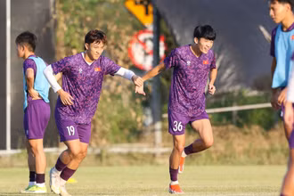 Các tuyển thủ U19 Việt Nam tập luyện cho trận đấu cuối gặp U19 Lào. (Ảnh: VFF)