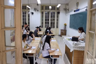 60 trường THPT công lập hạ điểm chuẩn lớp 10, tuyển sinh bổ sung 
