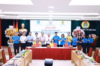 Lễ ký kết hưởng ứng “Chương trình đăng ký hiến tặng mô, tạng-cho đi là còn mãi”.
