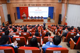 Toàn cảnh Hội nghị Ban chấp hành lần thứ 2, khóa XIII Tổng Liên đoàn Lao động Việt Nam.
