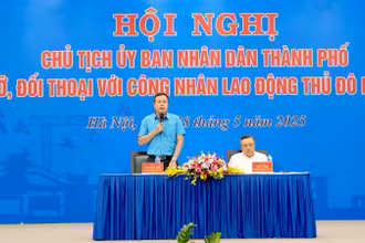 Chủ tịch Ủy ban nhân dân thành phố Hà Nội Trần Sỹ Thanh và Chủ tịch Liên đoàn lao động thành phố Phạm Quang Thanh chủ trì hội nghị.