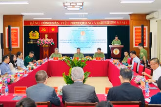 Toàn cảnh họp báo.