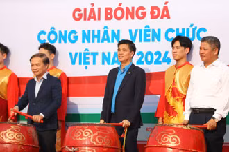 Nghi thức đánh trống khai mạc Vòng Chung kết Giải bóng đá công nhân, viên chức Việt Nam 2024.