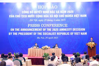 Toàn cảnh họp báo.