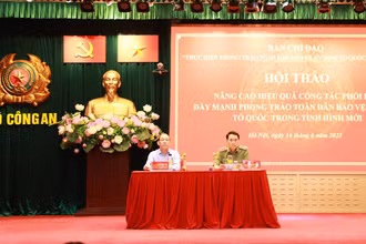 Thứ trưởng Công an Lê Quốc Hùng và Phó Chủ tịch Ủy ban Trung ương Mặt trận Tổ quốc Việt Nam Hoàng Công Thủy chủ trì hội thảo.