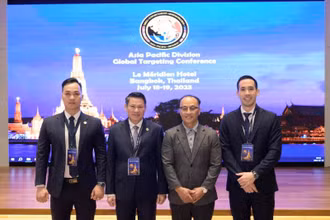 Đoàn đại biểu Việt Nam tham dự hội nghị. 