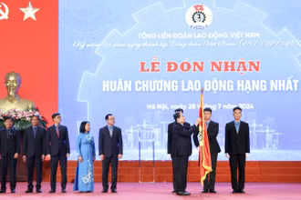 Lễ kỷ niệm 95 năm thành lập Công đoàn Việt Nam và đón nhận Huân chương Lao động hạng Nhất.