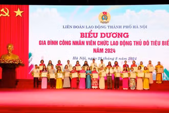 Biểu dương 100 gia đình công nhân, viên chức lao động Thủ đô tiêu biểu năm 2024.