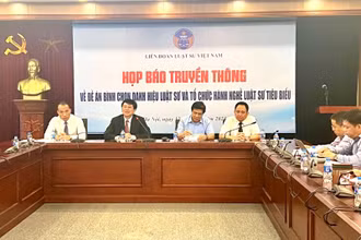 Họp báo truyền thông bình chọn danh hiệu luật sư và tổ chức luật sư tiêu biểu.
