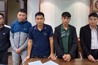 Năm đối tượng bị tạm giữ.
