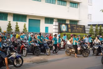 Công nhân Công ty Tỷ Hùng (TP Hồ Chí Minh) mất việc làm thời điểm giáp Tết Nguyên đán 2023. (Ảnh minh họa)