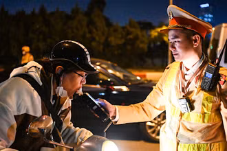 Tập trung kiểm soát, xử lý các hành vi vi phạm điều khiển xe trong cơ thể có nồng độ cồn.