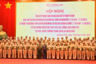 75 điển hình tiên tiến làm công tác thi đua, khen thưởng trong Công an nhân dân.