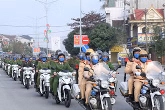 Lực lượng Công an nhân dân ra quân bảo đảm an ninh trật tự.