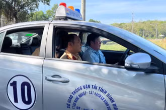 Lực lượng Cảnh sát giao thông tập huấn sát hạch lái xe.