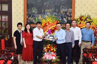 [Ảnh] Các cơ quan, đơn vị thăm và chúc mừng Báo Nhân Dân nhân dịp 21/6