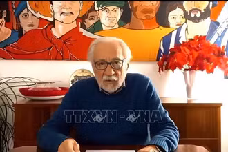 Ông Renato Darsie, Chủ tịch Chi Hội hữu nghị Italy - Việt Nam vùng Veneto trả lời phỏng vấn của phóng viên TTXVN. Ảnh: Thanh Hải/PV TTXVN tại Italy
