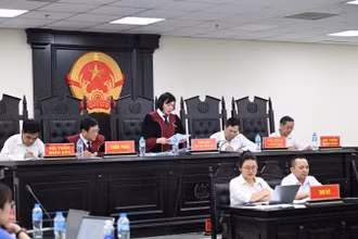 Hội đồng xét xử tuyên án các bị cáo.