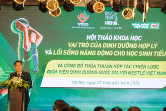 Phó Giáo sư, Tiến sĩ Trần Thanh Dương, Viện trưởng Viện Dinh dưỡng Quốc gia phát biểu tại Hội thảo.