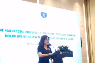 Thạc sĩ Trần Thị Trang, Quyền Vụ trưởng Vụ Bảo hiểm y tế phát biểu tại Hội thảo.